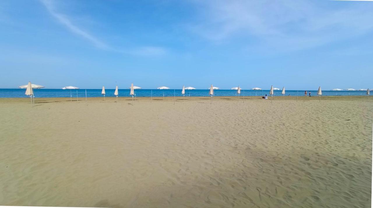 Luxury Maisonette Apartment -Sea View, Netflix, Gym- 5 Min From Beach Larnaca Esterno foto