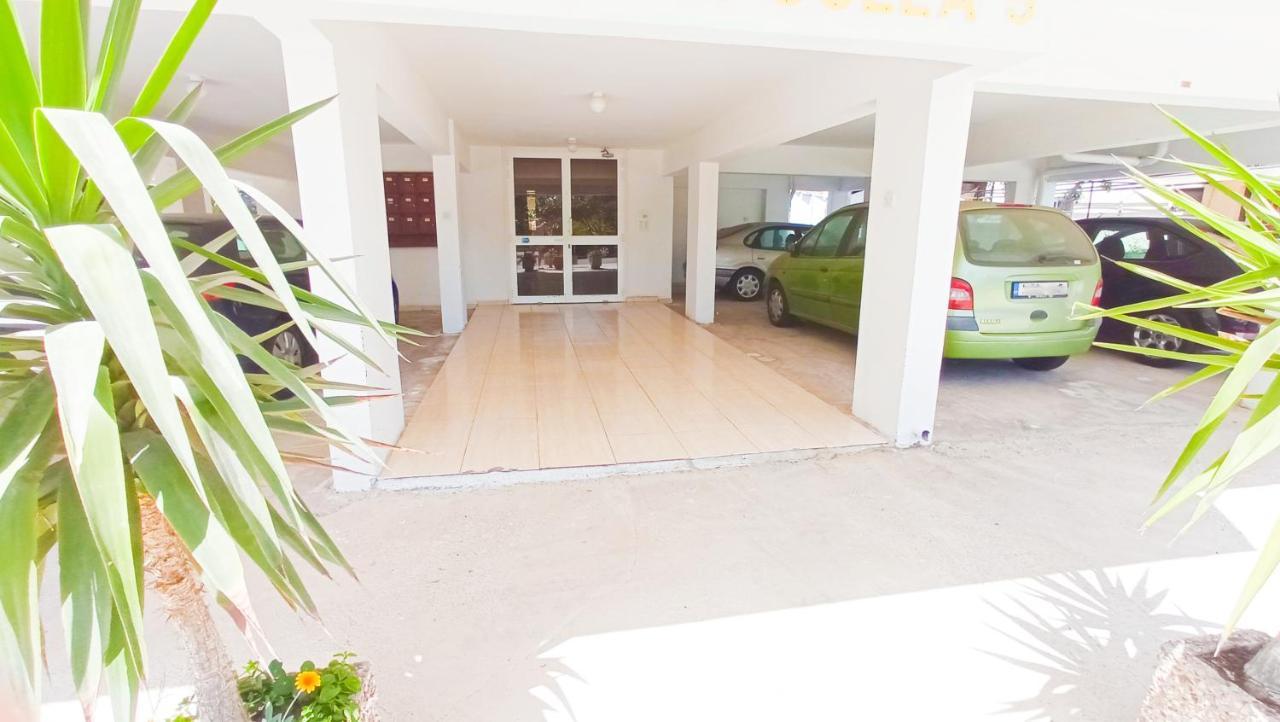 Luxury Maisonette Apartment -Sea View, Netflix, Gym- 5 Min From Beach Larnaca Esterno foto