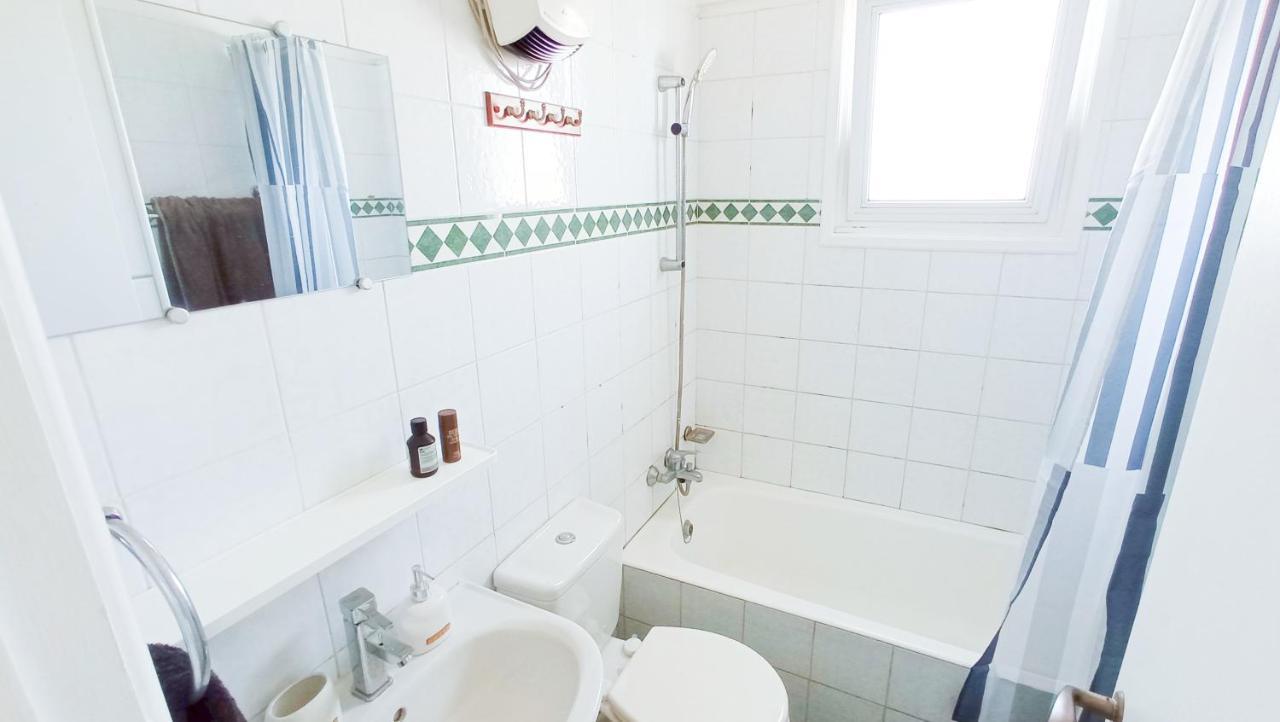 Luxury Maisonette Apartment -Sea View, Netflix, Gym- 5 Min From Beach Larnaca Esterno foto