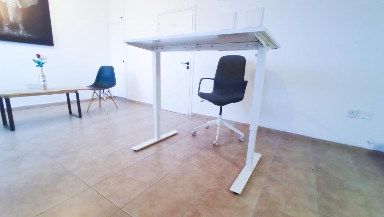 Luxury Maisonette Apartment -Sea View, Netflix, Gym- 5 Min From Beach Larnaca Esterno foto