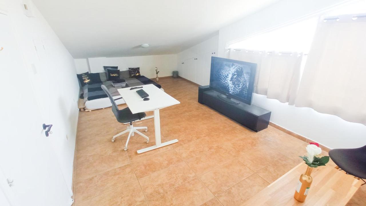 Luxury Maisonette Apartment -Sea View, Netflix, Gym- 5 Min From Beach Larnaca Esterno foto
